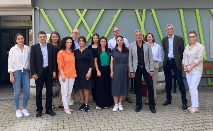 Gruppenbild von Teilnehmenden des Internationalen Ausbildungsprojekts aus dem Kosovo.
