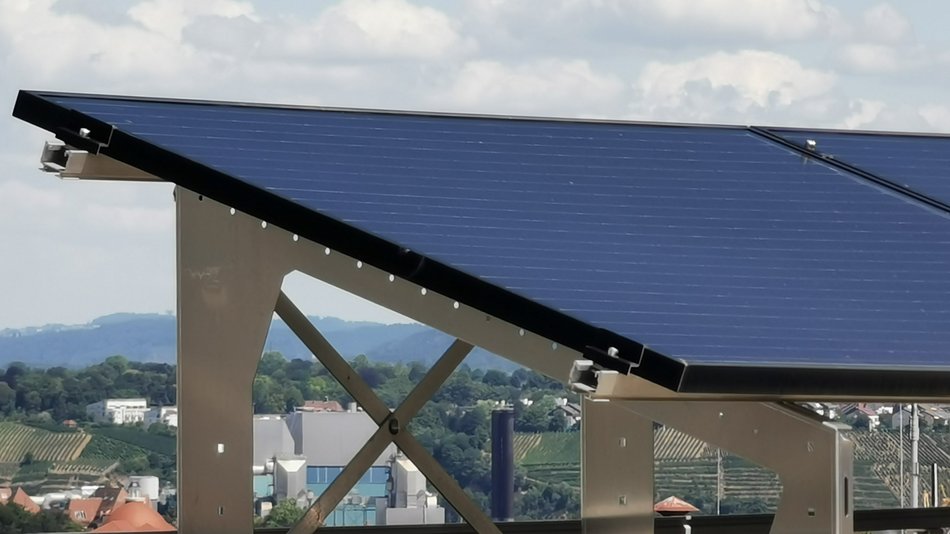 Bild zeigt eine PhotoVoltaik Anlage