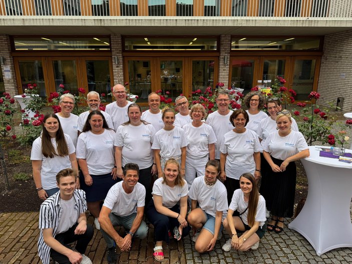 Gruppenbild der HelferInnen beim Benefiz-Abend 2025.