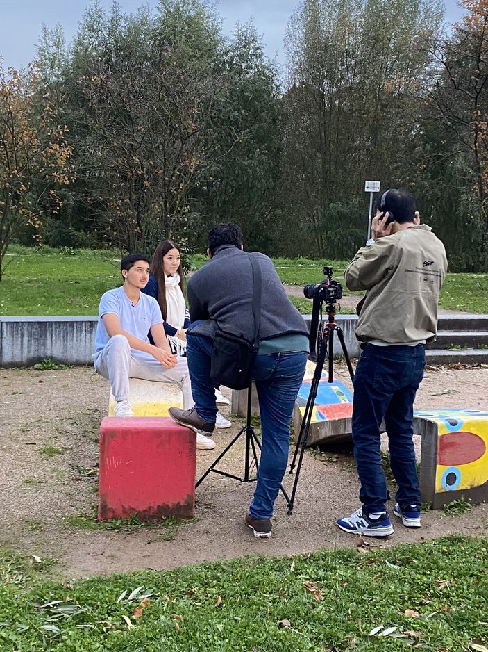 Videodreh von Amal on Tour im Freien.