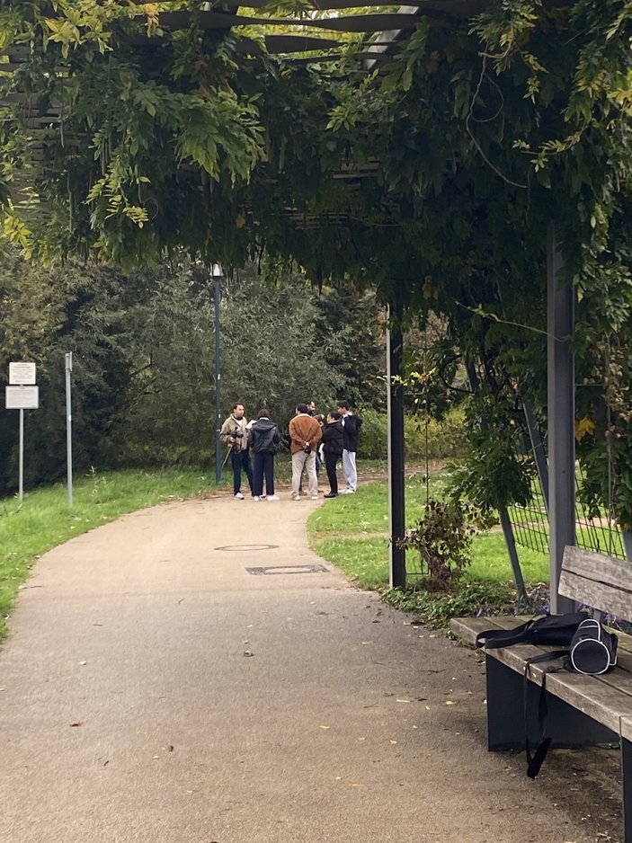 Videodreh Amal on Tour im Freien.