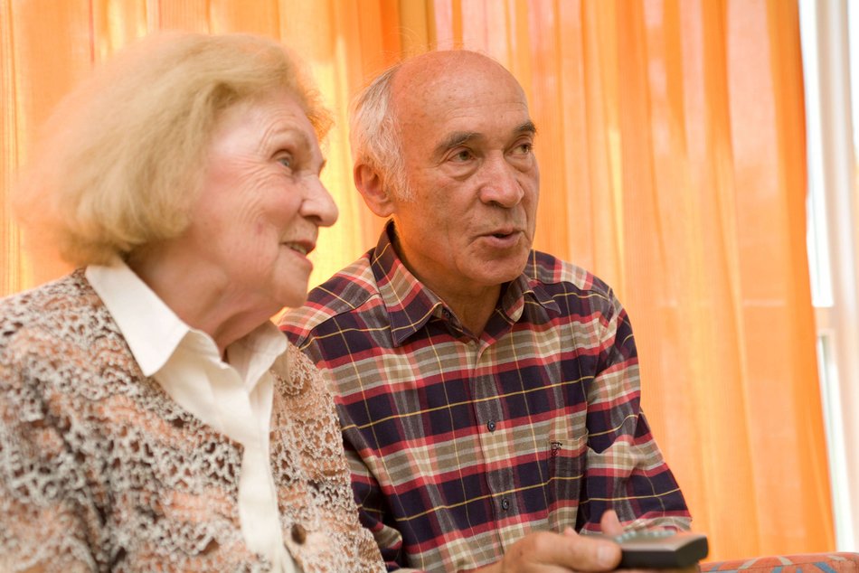 Bild zeigt einen Mann und eine Frau die Nebeneinander sitzten