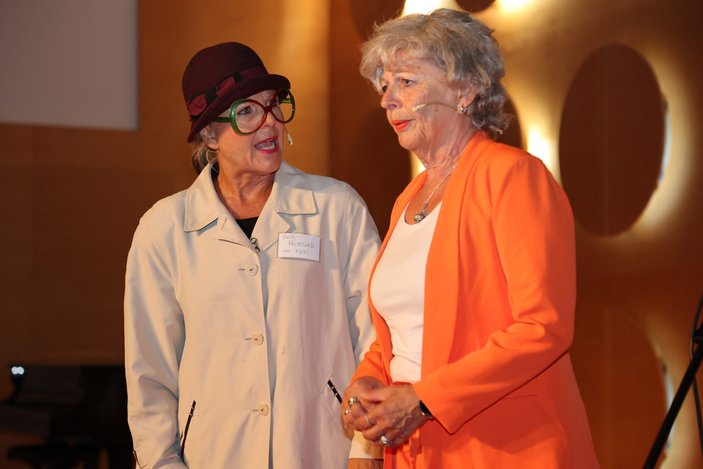 Auftritt von Käthe Kächele und Sabine Schief beim Benefiz-Abend 2025.