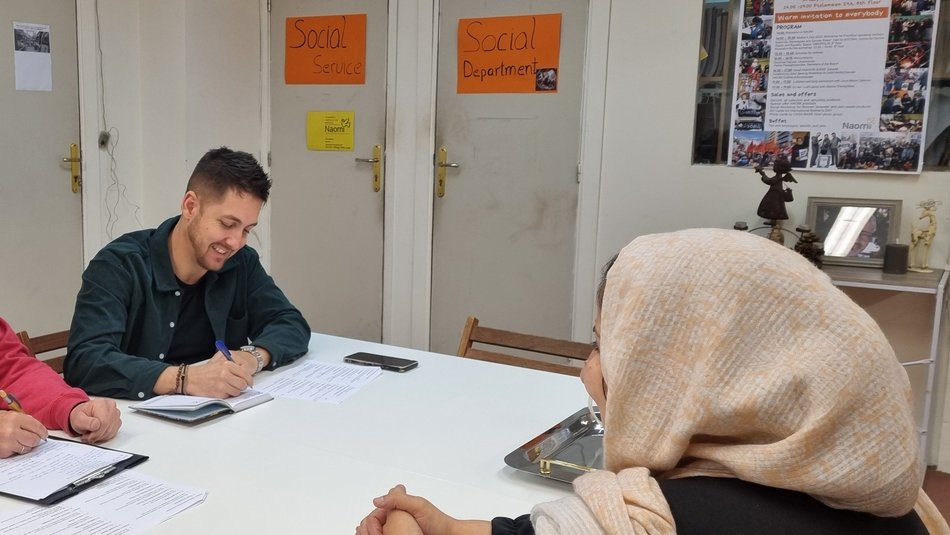 Bild zeigt eine Beratungssituation mit zwei Personen